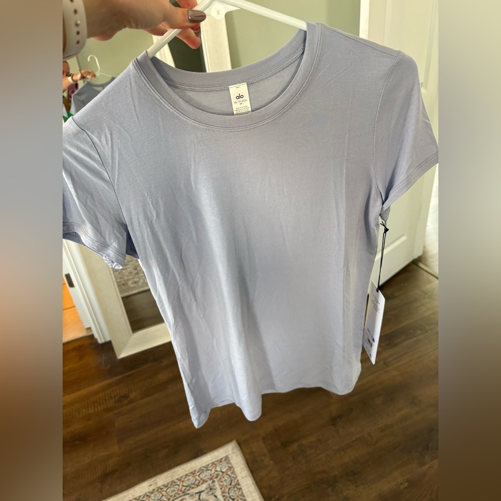 ALO All Day Short Sleeve - Winter Frost - XS - retails $68